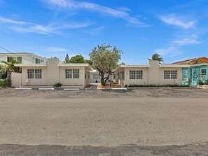 Exterior - Dania Beach Getaway | 2 Studios for 6 Guests (Hollywood)