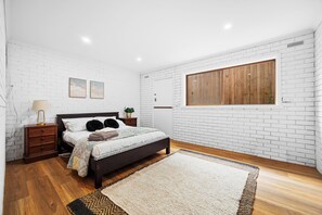 5 Schlafzimmer, Bügeleisen/Bügelbrett, WLAN