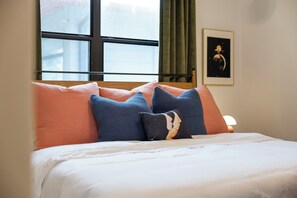 3 Schlafzimmer, Schreibtisch, Bügeleisen/Bügelbrett, Reisekinderbett