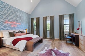 3 Schlafzimmer, Schreibtisch, Bügeleisen/Bügelbrett, Reisekinderbett