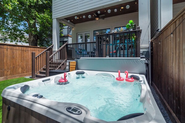 Outdoor spa tub