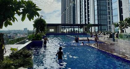 53rd Floor, 2 BR, Netflix, Apt with view 2 nights min. by SKY