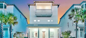 Sea Splash: Private heated pool, Free golf cart, 2min to beach, Game room, Bunks