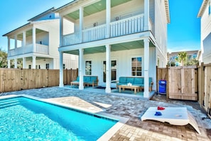 A heated pool - Sea Splash: Private heated pool, Free golf cart, 2min to beach, Game room, Bunks (Miramar Beach)