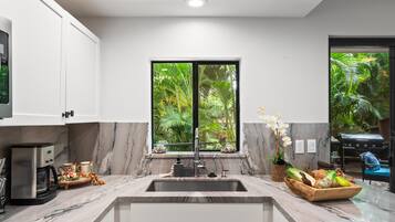 3 bedrooms, Internet