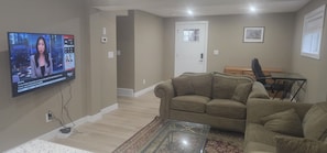 TV - Guesthouse in Airdrie-South West (Airdrie)
