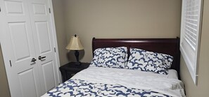 2 bedrooms, iron/ironing board, free WiFi, bed sheets - Guesthouse in Airdrie-South West (Airdrie)