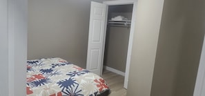 2 bedrooms, iron/ironing board, Internet, bed sheets