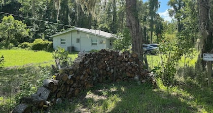 Moon Lake Cottage Retreat in New Port Richey - 3 br/1bath w/ RV Access!