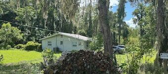 Moon Lake Cottage Retreat in New Port Richey - 3 br/1bath w/ RV Access!