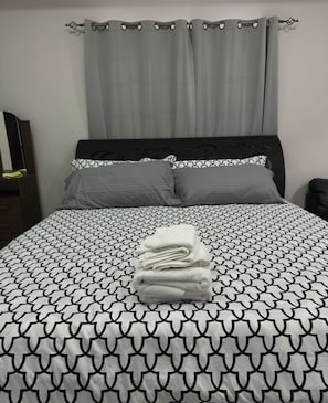 1 chambre, fer et planche à repasser, Wi-Fi, draps fournis