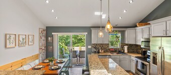 Hideaway / Hot Tub/ Sunna/ Kayaks/ Lake/Pool / Game Room / Cold Plunge