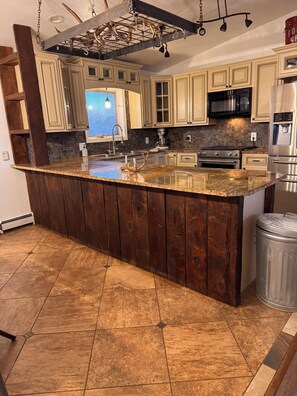 Private kitchen - Beautiful Newly remodeled LG home Clse to Mesa Verde Nat Parks Trails Mtn Views (Dolores)