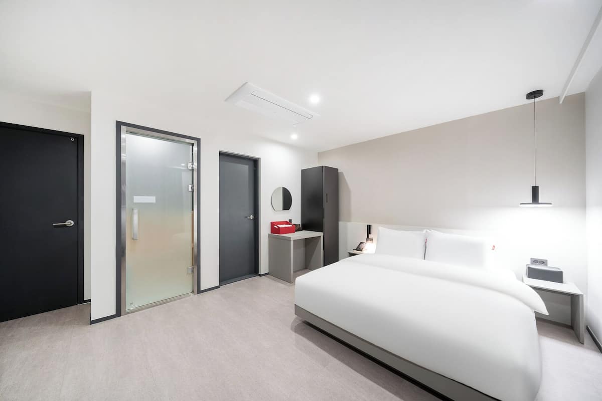 DELUX SAUNA - Breakfast service + 1 FREE DRINK provided to guests | 高級寢具、羽絨被、記憶床墊、書桌