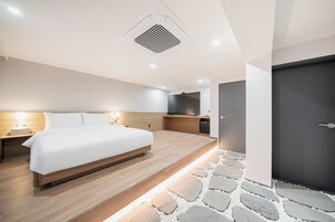 DRY SAUNA BED - Breakfast service for guests + 1 FREE DRINK provided | Premium bedding, down comforters, memory foam beds, desk