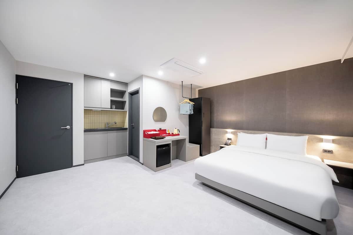 DELUX ROOM - Breakfast service + 1 FREE DRINK provided to guests | 高級寢具、羽絨被、記憶床墊、書桌