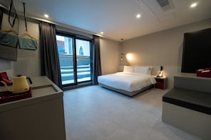PRIVATE GARDEN - Breakfast service + 1 FREE DRINK provided to guests | Premium bedding, down duvets, memory-foam beds, desk