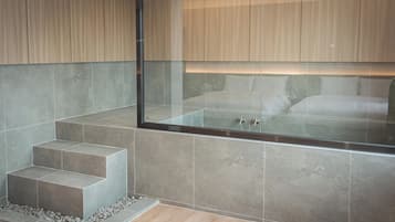 DELUX TWIN SPA - Breakfast service + 1 FREE DRINK provided to guests | Premium bedding, down comforters, memory foam beds, desk