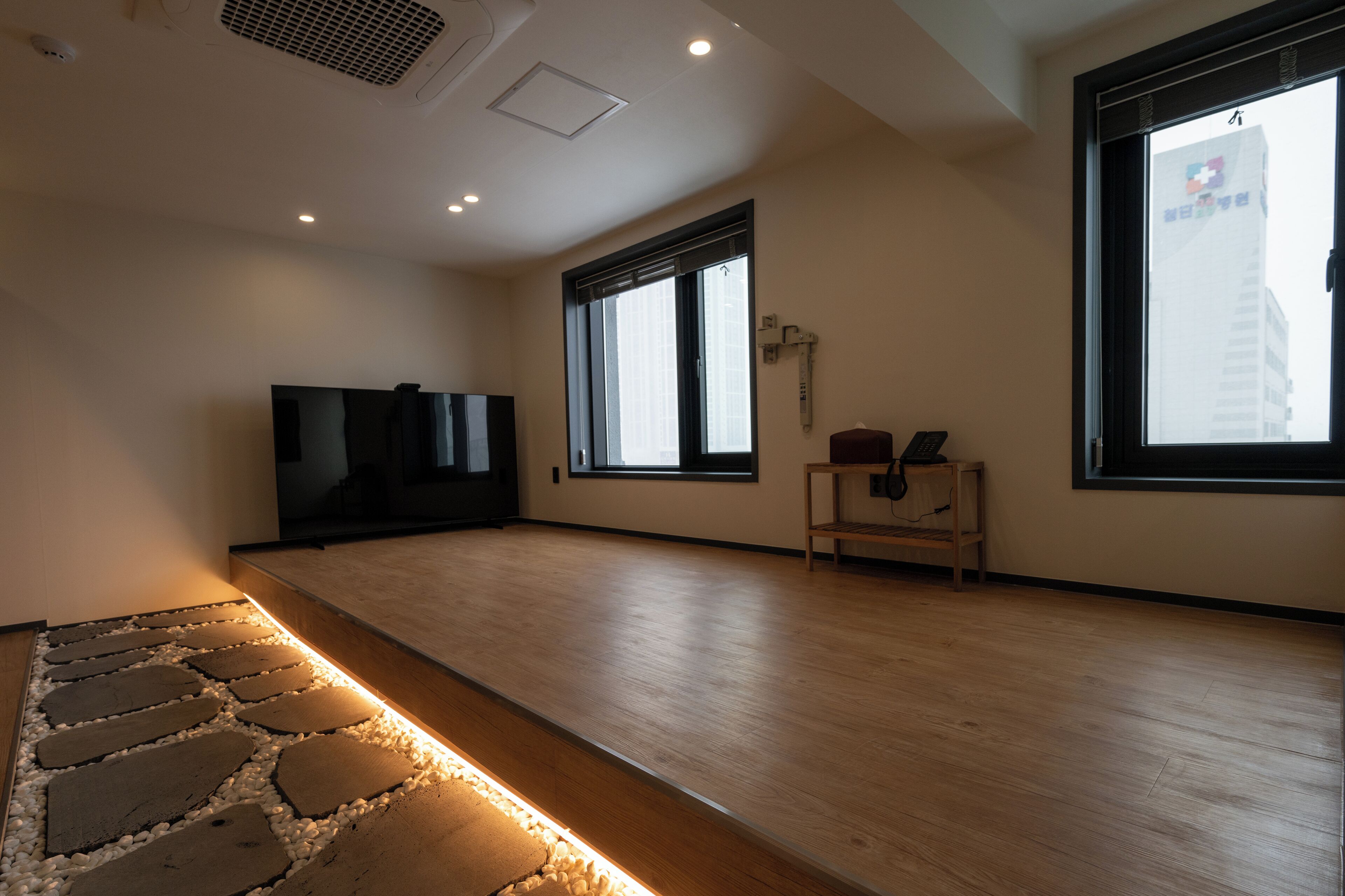 DRY SAUNA ROOM - Breakfast service + 1 FREE DRINK provided to guests | Premium bedding, down comforters, memory foam beds, desk