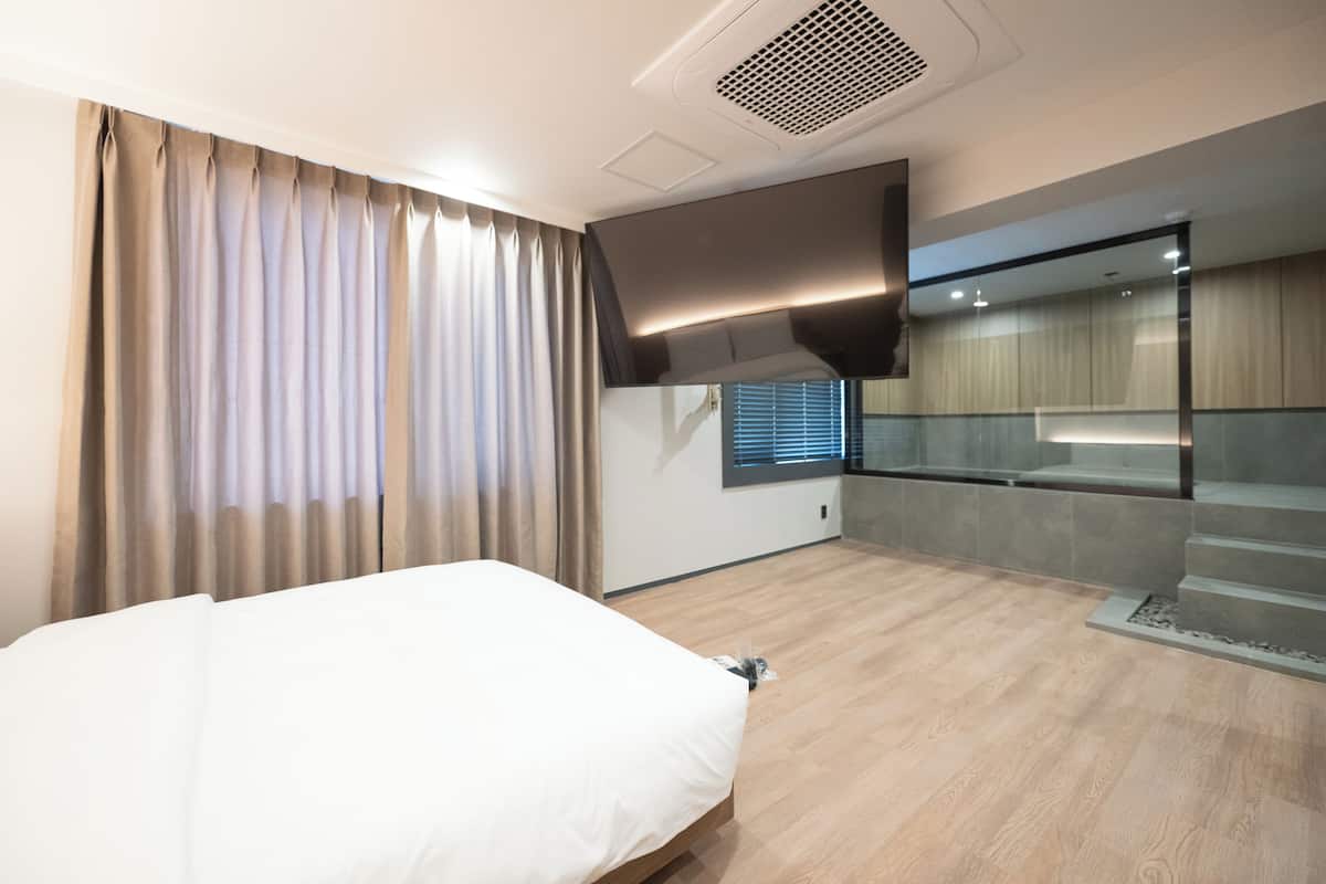 DELUX SPA&SAUNA - Breakfast service for guests + 1 FREE DRINK provided | 高級寢具、羽絨被、記憶床墊、書桌