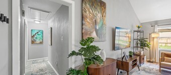 4BR Family Home • 3mi to IAH • 21mi to Houston