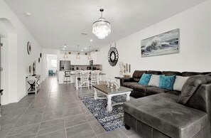 Smart TV - Beautiful home in Championsgate near Disney 3 bedrooms for 10 people (Kissimmee)