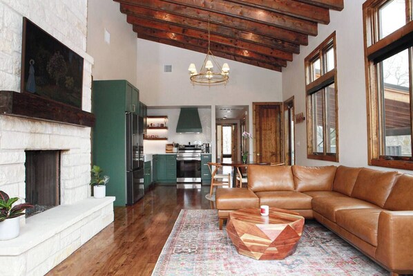 Smart-TV, Kamin, Videospiele, Stereoanlage