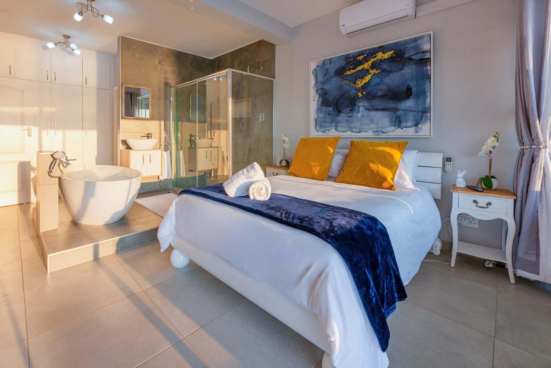 2 bedrooms, iron/ironing board, WiFi