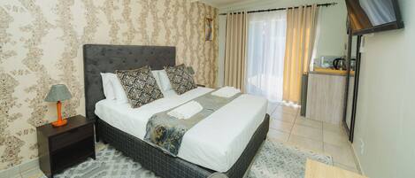 Deluxe Room, Garden View | Individually decorated, individually furnished, desk, laptop workspace
