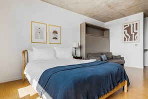 Iron/ironing board, WiFi, bed sheets