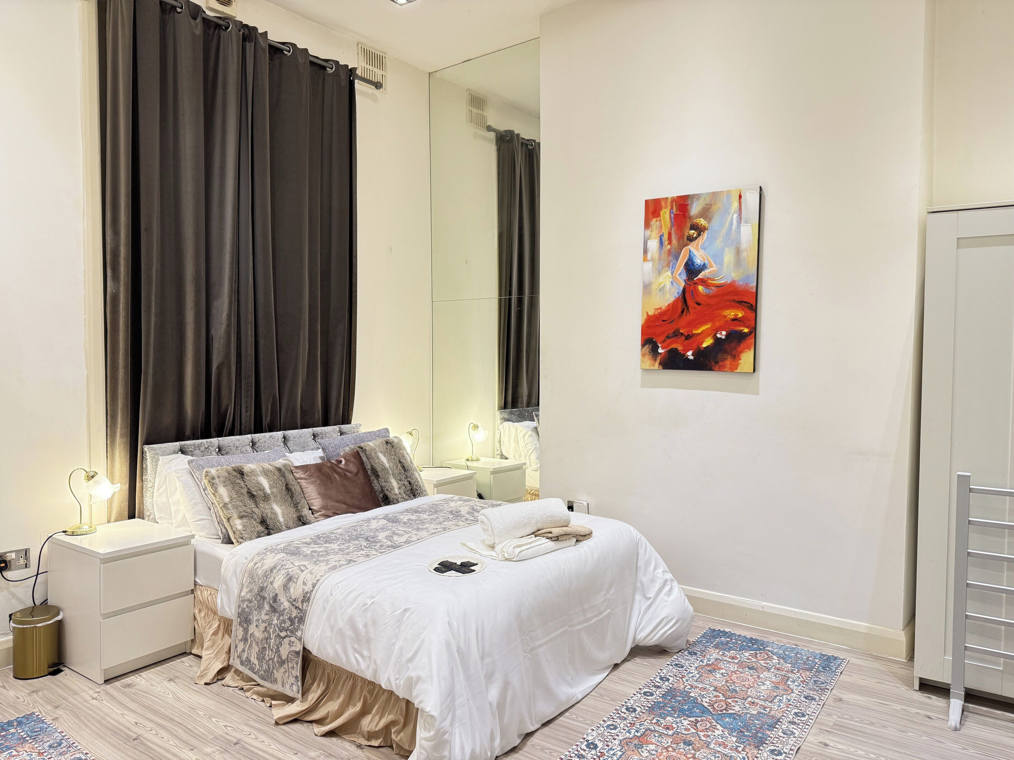 Iron/ironing board, WiFi, bed sheets