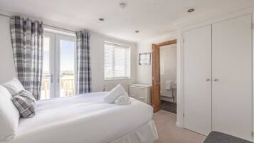 4 bedrooms, WiFi, bed sheets