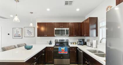 Welcoming 3-bedroom house with private fenced yard