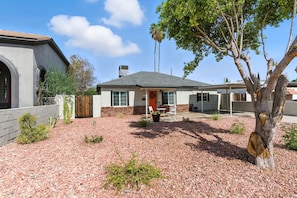 Exterior - Welcoming 3-bedroom house with private fenced yard. CLEAN. CENTRAL (Phoenix)