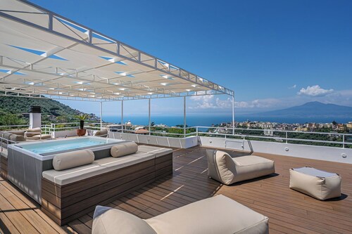 Luxury Levaina Villa, Sleeps 8 on the Amalfi Coast