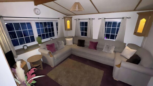 TV, fireplace, stereo