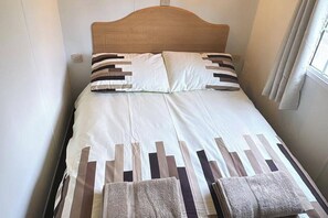 3 bedrooms, iron/ironing board, bed sheets
