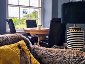 Interior - 2 Bed Flat - Sleeps 4 - Pets - Parking - Wifi (Isle of Bute)