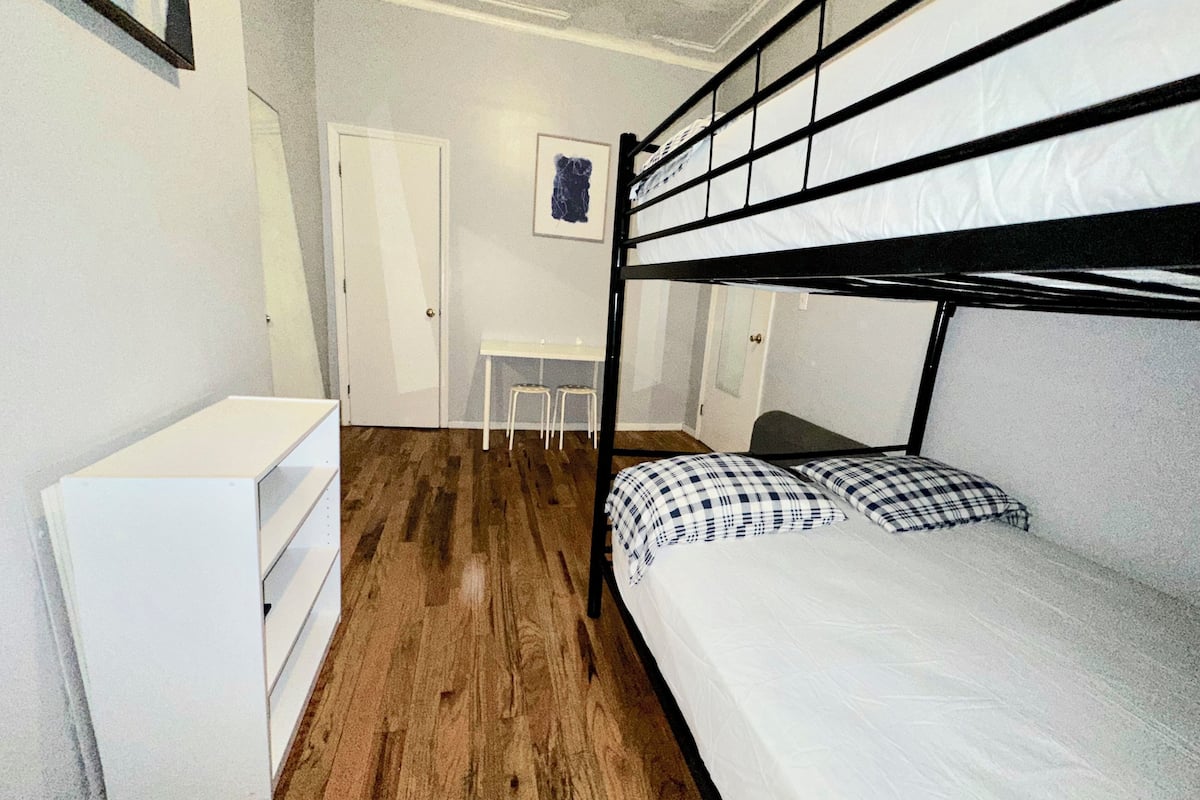 Kamar Double Deluks untuk 1 Orang | Tirai kedap cahaya, setrika/meja setrika, dan Wi-Fi gratis