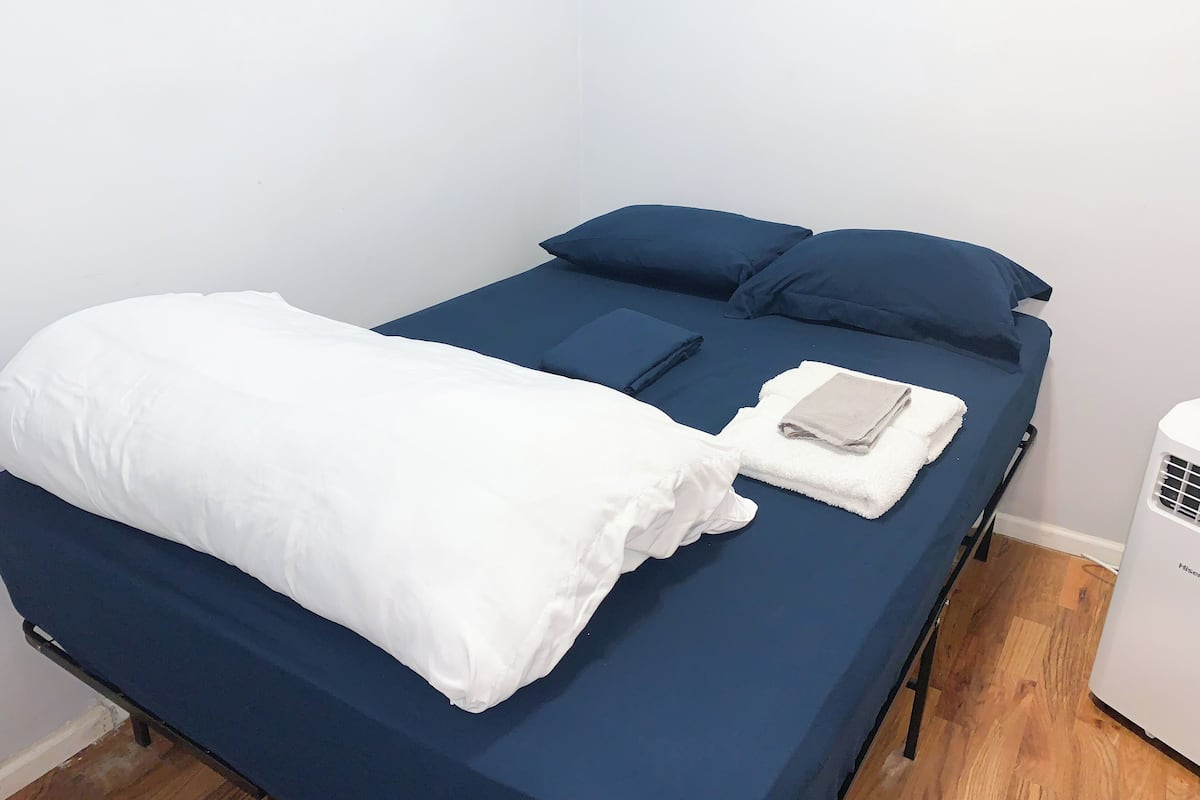 Kamar Single Basic | Tirai kedap cahaya, setrika/meja setrika, dan Wi-Fi gratis