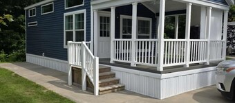 Relaxing 1Bed/1Bath + Loft For Extra Sleeping & Porch – Sun Retreats Campground