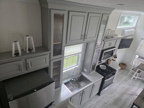Fridge, microwave, oven, coffee/tea maker