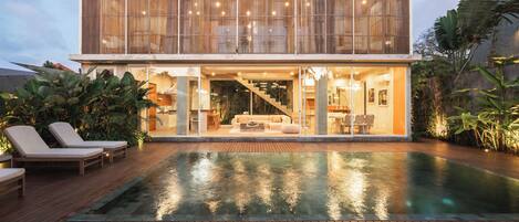 Outdoor pool, sun loungers