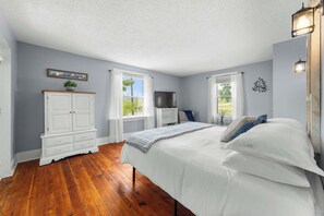 4 habitaciones, tabla de planchar con plancha, wifi y ropa de cama 