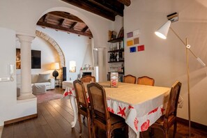 Dining - Emma Art & Wine - Historic Townhouse (Bari)
