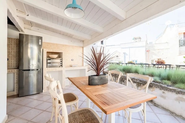 Outdoor dining