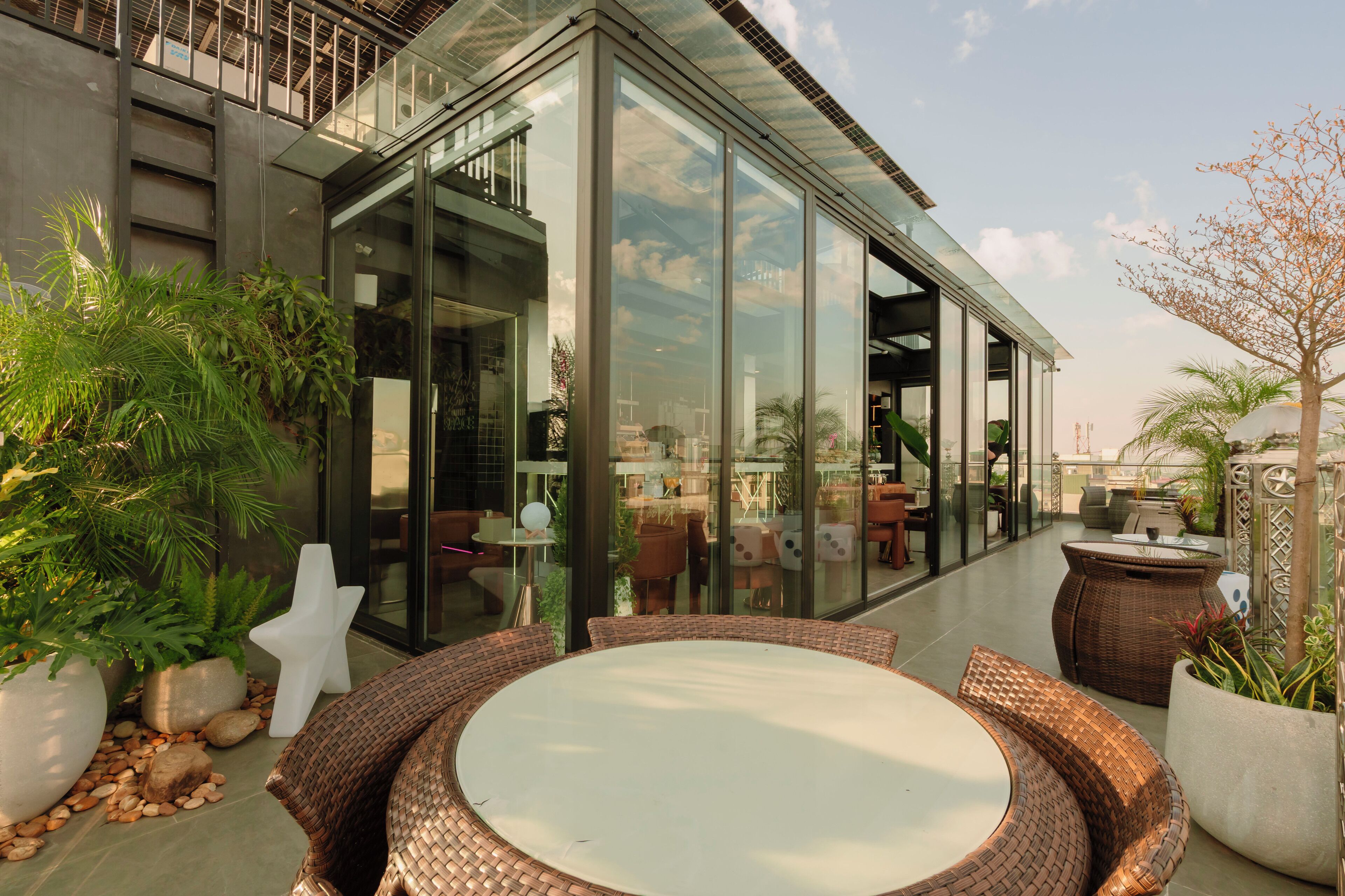 المنشأة من الخارج