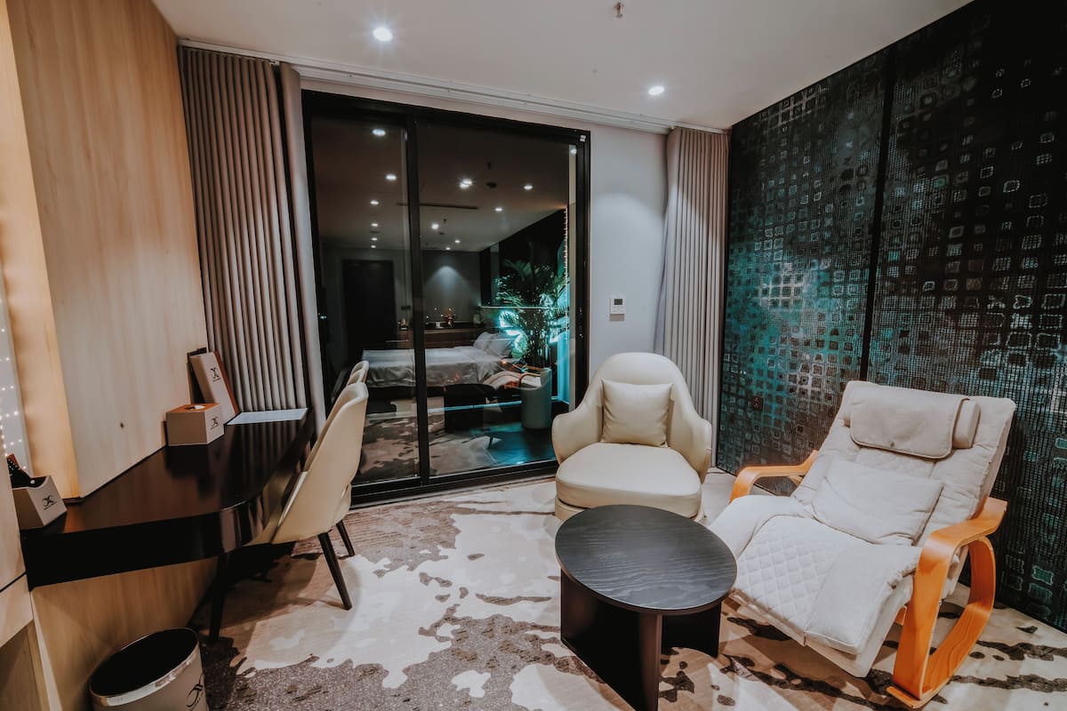 Luksussviitti, parveke, kaupunkinäköala | Egyptinpuuvillaiset lakanat, ylelliset vuodevaatteet, untuvapeitot