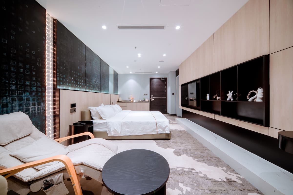 Luxury Suite, Balcony, City View