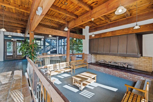 Renovated 1-Bedroom Condo with AC, Swimming Pool & Fitness Room in San Pedro!